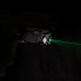 Podvěsná zbraňová svítilna Nitecore NPL25GL - 900 Lm s zelený laser